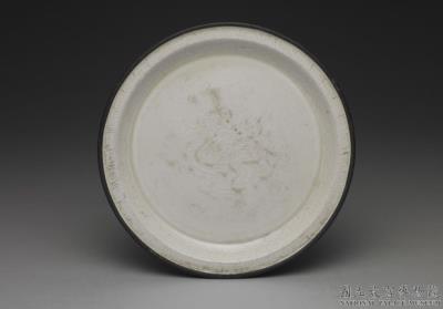 图片[3]-Dish with incised chi dragon design in white glaze, Ding ware, Northern Song dynasty (960-1127)-China Archive